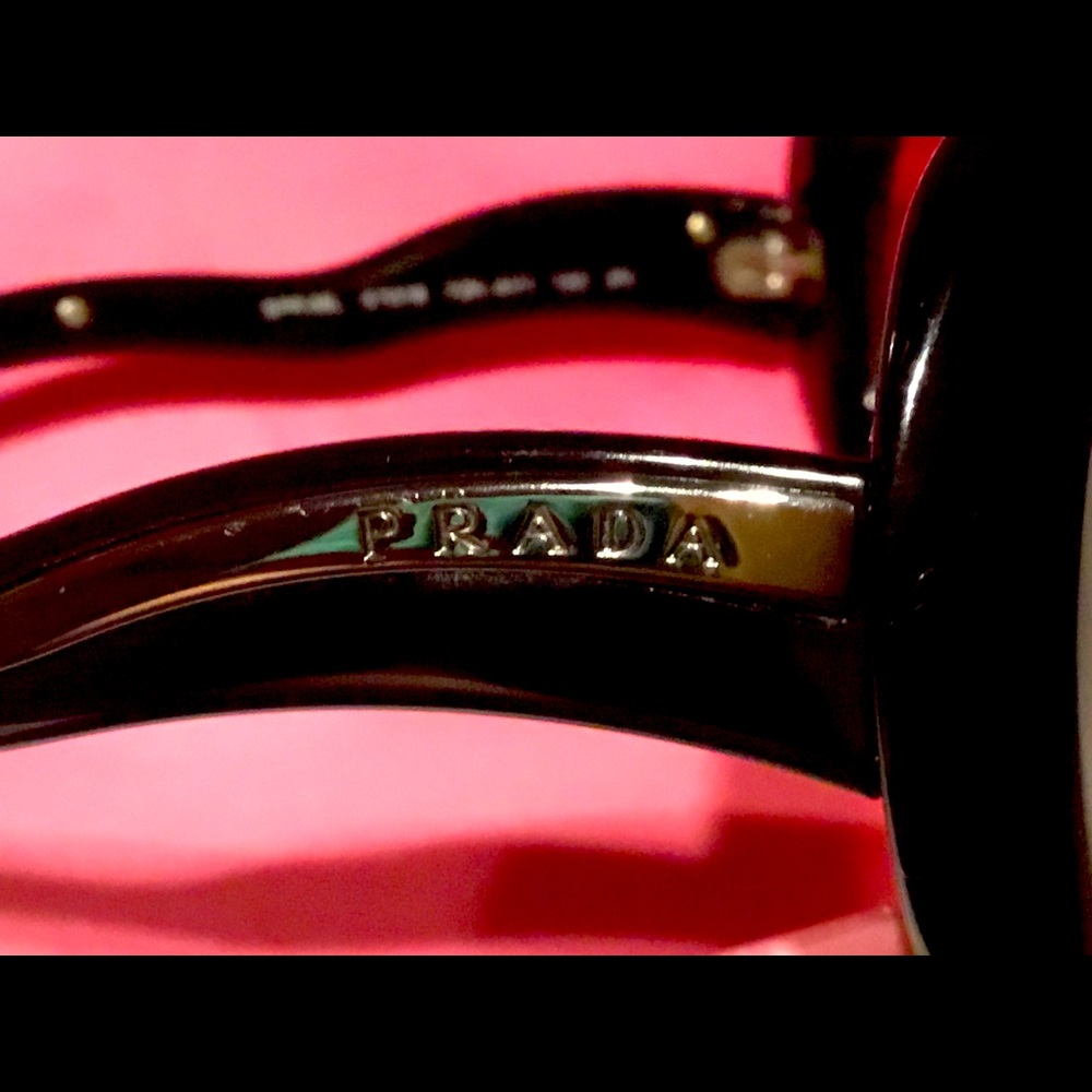 PRADA SUN GLASSES 🕶ONLY$189🔥🔥🦊